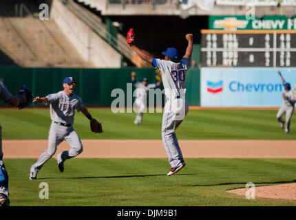 25 septembre 2010 - Oakland, Californie, États-Unis d'Amérique - 24 juillet 2010 : les Rangers du Texas Neftali Feliz plus célèbre le troisième et remportant le titre de l'ouest de la ligue américaine se terminant le jeu entre la MLB Oakland A's et les Rangers du Texas au Oakland-Alameda County Coliseum à Oakland CA. Les Rangers ont vaincu les A's 4-3 pour remporter le titre de l'ouest de la Ligue américaine. (Cre Banque D'Images