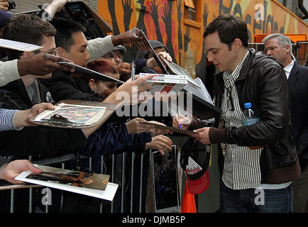 Big Bang Theory' acteur Jim Parsons Célébrités arriver au Ed Sullivan Theater pour 'le Late Show with David Letterman' New York Banque D'Images