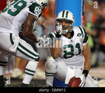 26 septembre 2010 - Miami Gardens, FL - Florida, USA - Etats-Unis - 092610 (Allen Eyestone/Le Palm Beach Post) Miami Gardens, FL... SUN LIFE STADIUM...New York Jets à Miami Dolphins..récepteur Jets # 81 Dustin Miller célèbre atouchdwon avec captures # 89 Jerricho Cotchery. (Crédit Image : © Le Palm Beach Post/ZUMApress.com) Banque D'Images