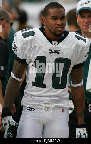 26 septembre 2010 - Jacksonville, Florida, United States of America - Philadelphia Eagles receveur DeSean Jackson (# 10) à l'écart avant le match avec l'Everbank Field à Jacksonville Jaguars de Jacksonville, Floride. (Crédit Image : © David Roseblum/ZUMApress.com) Southcreek/mondial Banque D'Images