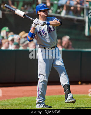 26 septembre 2010 - Oakland, Californie, États-Unis d'Amérique - le 24 juillet 2010:Texas Rangers premier but Jorge Cantu en action au cours de la MLB match entre l'Oakland A's et les Rangers du Texas au Oakland-Alameda County Coliseum à Oakland CA. Les Rangers ont vaincu les A's 4-3 pour remporter le titre de l'ouest de la Ligue américaine. (Crédit Image : © Damon Tarver/global/ZUMApress Southcreek.co Banque D'Images