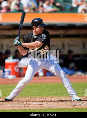 26 septembre 2010 - Oakland, Californie, États-Unis d'Amérique - 24 juillet 2010 : Oakland Athletics outfielder Matt Carson (25) en action au cours de la MLB match entre l'Oakland A's et les Rangers du Texas au Oakland-Alameda County Coliseum à Oakland CA. Les Rangers ont vaincu les A's 4-3 pour remporter le titre de l'ouest de la Ligue américaine. (Crédit Image : © Damon Tarver/global/ZUMAp Southcreek Banque D'Images