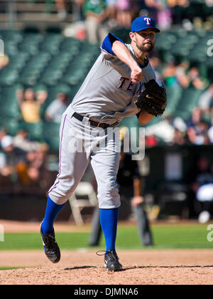 26 septembre 2010 - Oakland, Californie, États-Unis d'Amérique - 24 juillet 2010 : Texas Rangers lanceur droitier Dustin Nippert (57) en action au cours de la MLB match entre l'Oakland A's et les Rangers du Texas au Oakland-Alameda County Coliseum à Oakland CA. Les Rangers ont vaincu les A's 4-3 pour remporter le titre de l'ouest de la Ligue américaine. (Crédit Image : © Damon Tarver/global/Southcreek ZU Banque D'Images