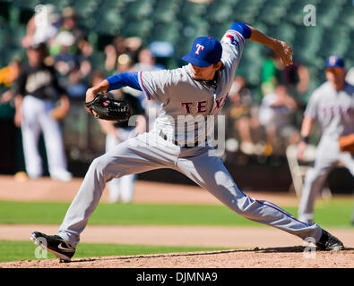 26 septembre 2010 - Oakland, Californie, États-Unis d'Amérique - 24 juillet 2010 : Texas Rangers lanceur droitier Clay Rapada (59) en action au cours de la MLB match entre l'Oakland A's et les Rangers du Texas au Oakland-Alameda County Coliseum à Oakland CA. Les Rangers ont vaincu les A's 4-3 pour remporter le titre de l'ouest de la Ligue américaine. (Crédit Image : © Damon Tarver/global/ZUMAp Southcreek Banque D'Images