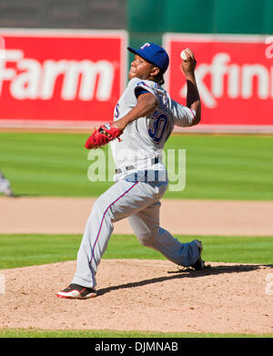 26 septembre 2010 - Oakland, Californie, États-Unis d'Amérique - 24 juillet 2010 : les Rangers du Texas Neftali Feliz plus étroite (30) en action au cours de la MLB match entre l'Oakland A's et les Rangers du Texas au Oakland-Alameda County Coliseum à Oakland CA. Les Rangers ont vaincu les A's 4-3 pour remporter le titre de l'ouest de la Ligue américaine. (Crédit Image : © Damon Tarver/global/ZUMApress Southcreek.c Banque D'Images