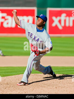 26 septembre 2010 - Oakland, Californie, États-Unis d'Amérique - 24 juillet 2010 : les Rangers du Texas Neftali Feliz plus étroite (30) en action au cours de la MLB match entre l'Oakland A's et les Rangers du Texas au Oakland-Alameda County Coliseum à Oakland CA. Les Rangers ont vaincu les A's 4-3 pour remporter le titre de l'ouest de la Ligue américaine. (Crédit Image : © Damon Tarver/global/ZUMApress Southcreek.c Banque D'Images