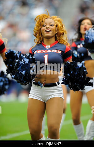 26 septembre 2010 - Houston, Texas, États-Unis d'Amérique - UN Cheerleader texane de Houston effectue pendant le jeu entre les Houston Texans et les Cowboys de Dallas. Les Cowboys défait les Texans 27-13. (Crédit Image : © Jerome Miron/ZUMApress.com) Southcreek/mondial Banque D'Images