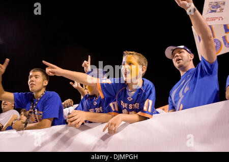 26 septembre 2010 - Boise, Idaho, United States of America - Boise State fans cheer durant la seconde moitié comme action # 3 Boise State défait # 24 37-24 de l'état de l'Oregon dans Bronco Stadium. (Crédit Image : © Stanley Brewster/global/ZUMApress.com) Southcreek Banque D'Images