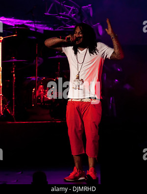 Waka Flocka Flame exécute live au Ashley Furniture HomeStore Pavilion dans le cadre de son 'Club Paradise Tour' Phoenix Arizona - Banque D'Images