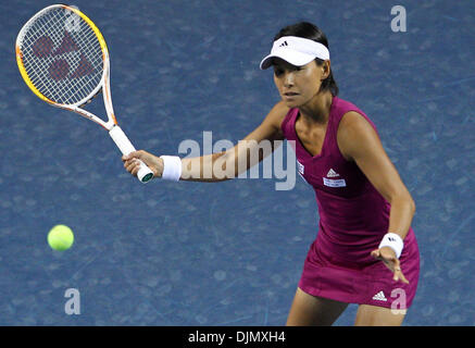 Sep 27, 2010 - Tokyo, Japon - KIMIKO DATE KRUMM du Japon renvoie une tourné contre M. Sharapova de Russie pendant le Pan Pacific Open Tennis Tournament à Ariake Colosseum à Tokyo. (Crédit Image : © Koichi Kamoshida/Jana/ZUMApress.com) Banque D'Images