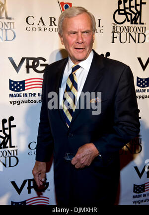 27 septembre 2010 - New York, NY, USA - Tom Brokaw au 25e Annual Great Sports apporte le Dîner, dont profitent les Buoniconti Fund pour guérir la paralysie, à l'hôtel Waldorf Astoria. Les lauréats de cette année sont Willie Mays, Bill Russell, Michael Irvin, Dan Marino, Annika Sorenstam, Brian Leetch, Ignacio'' ''Nacho Figueras, Laird Hamilton et Calvin Borel.(Image Crédit : © Brian Cahn/ZUMApr Banque D'Images