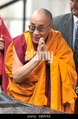 Sa Sainteté le Dalaï Lama arrive à la Cathédrale St Paul de recevoir Prix Templeton Londres Angleterre - 14.05.12 Banque D'Images