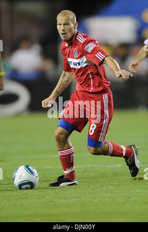 Le 29 septembre, 2010 - Santa Clara, Californie, États-Unis d'Amérique - Chicago Fire Freddie Ljungberg milieu de terrain (8) a l'air d'adopter au cours de la MLS match entre les San Jose Earthquakes et Chicago Fire à la Buck Shaw Stadium. L'incendie a défait les tremblements de 3-0. (Crédit Image : © Matt Cohen/ZUMApress.com) Southcreek/mondial Banque D'Images