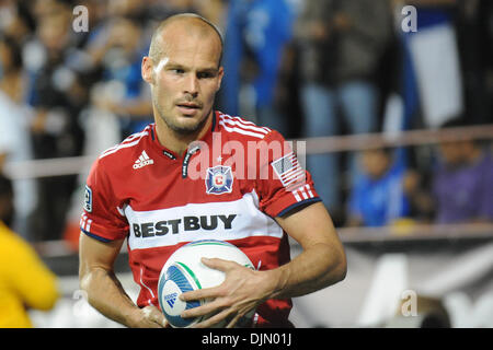 Le 29 septembre, 2010 - Santa Clara, Californie, États-Unis d'Amérique - Chicago Fire Freddie Ljungberg milieu (8) se prépare à prendre un coup de pied de coin au cours de la MLS match entre les San Jose Earthquakes et Chicago Fire à la Buck Shaw Stadium. L'incendie a défait les tremblements de 3-0. (Crédit Image : © Matt Cohen/ZUMApress.com) Southcreek/mondial Banque D'Images