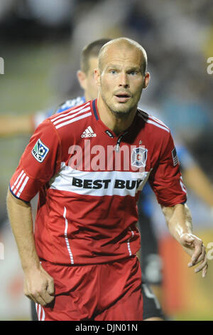 Le 29 septembre, 2010 - Santa Clara, Californie, États-Unis d'Amérique - Chicago Fire Freddie Ljungberg milieu (8) demande d'un laissez-passer lors de la MLS match entre les San Jose Earthquakes et Chicago Fire à la Buck Shaw Stadium. L'incendie a défait les tremblements de 3-0. (Crédit Image : © Matt Cohen/ZUMApress.com) Southcreek/mondial Banque D'Images