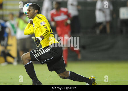 Le 29 septembre, 2010 - Santa Clara, Californie, États-Unis d'Amérique - Chicago Fire le gardien Sean Johnson (25) lance la balle pendant le jeu entre la MLS San Jose Earthquakes et Chicago Fire à la Buck Shaw Stadium. L'incendie a défait les tremblements de 3-0. (Crédit Image : © Matt Cohen/ZUMApress.com) Southcreek/mondial Banque D'Images