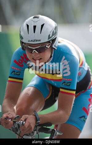 Le 29 septembre, 2010 - Geelong, Victoria, Australie - VERBEKE Grace (BEL) traversée Queens Park Rd pont sur le temps des femmes à l'épreuve des Championnats du Monde Route UCI 2010 à Geelong, Victoria, Australie. (Crédit Image : © basse Sydney/global/ZUMApress.com) Southcreek Banque D'Images