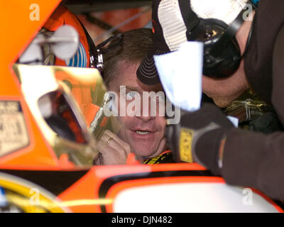 Mar 08, 2008 - Hampton, Georgia, USA - NASCAR 2008 NASCAR Sprint Cup : Jeff Burton pilote à Atlanta Motor Speedway le Samedi, 8 mars 2008. La série est en cours d'exécution le Kobalt Tools 500 le Dimanche, Mars 9. (Crédit Image : © Timothy L. Hale/ZUMA Press) Banque D'Images