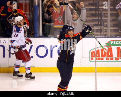 14 mars 2008 - Sunrise, Floride, USA - JASSEN CULLIMORE (22), de la Floride, célèbre après avoir marqué un but contre les Rangers de New York dans la deuxième période d'un match joué à la Bank Atlantic Center dans l'aube vendredi. (Crédit Image : © Gary Coronado/Palm Beach Post/ZUMA Press) RESTRICTIONS : * DÉPART * Droits de tabloïds USA Banque D'Images