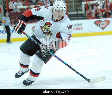 Mar 16, 2008 - Raleigh, Caroline du Nord, USA - Les Sénateurs d'Ottawa ANTON VOLCHENKOV contre les Hurricanes de la Caroline au RBC Center. Carolina a gagné le match de hockey avec un score final de 5-1. (Crédit Image : © Jason Moore/ZUMA Press) Banque D'Images