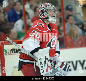 Mar 16, 2008 - Raleigh, Caroline du Nord, USA - Les Sénateurs d'Ottawa contre les Hurricanes de la Caroline came gardien Ward de l'RBC Center. Carolina a gagné le match de hockey avec un score final de 5-1. (Crédit Image : © Jason Moore/ZUMA Press) Banque D'Images