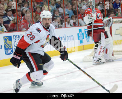 Mar 16, 2008 - Raleigh, Caroline du Nord, USA - Les Sénateurs d'Ottawa MARTIN LAPOINTE contre les Hurricanes de la Caroline au RBC Center. Carolina a gagné le match de hockey avec un score final de 5-1. (Crédit Image : © Jason Moore/ZUMA Press) Banque D'Images