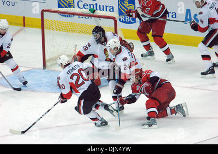 Mar 16, 2008 - Raleigh, Caroline du Nord, USA - Les Sénateurs d'Ottawa contre les Hurricanes de la Caroline au RBC Center. Carolina a gagné le match de hockey avec un score final de 5-1. (Crédit Image : © Jason Moore/ZUMA Press) Banque D'Images