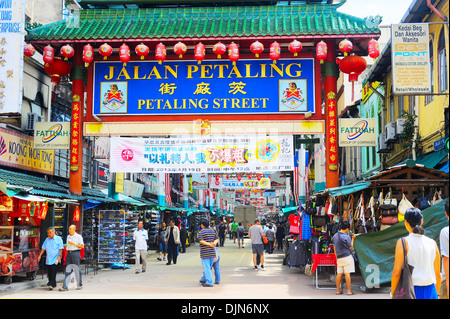 Les gens à Petaling Street à Kuala Lumpur, Malaisie. Banque D'Images