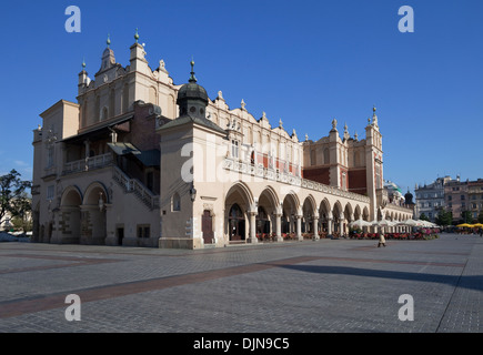 Sukiennice, la Renaisssance Cloth Hall, Rynek Glowny la place principale du marché, la vieille ville, Cracovie, Pologne Banque D'Images