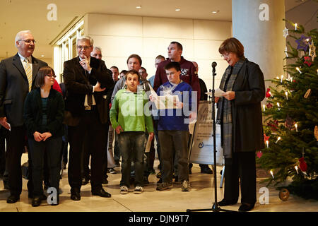 Berlin, Allemagne. 29 nov., 2013. Une cérémonie qui s'est d'un arbre de Noël de la région Stendal pour le parlement allemand avec Norbert Lammert, Président du Parlement allemand, au foyer est du Parlement allemand à Berlin, le 29 novembre 2013.Photo : Reynaldo Paganelli/NurPhoto NurPhoto © Reynaldo Paganelli//ZUMAPRESS.com/Alamy Live News Banque D'Images