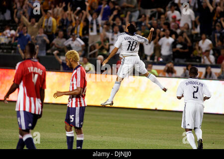 Apr 26, 2008 - Carson, CA, États-Unis d'A.L. Avant Galaxy LANDON DONOVAN célèbre l'un de ses trois buts contre Chivas USA dans le Superclassico de match les deux équipes de MLS Los Angeles au Home Depot Center. La Galaxie défait Chivas USA 5-2. Crédit obligatoire : Photo par Jonathan Alcorn/ZUMA Press. Banque D'Images