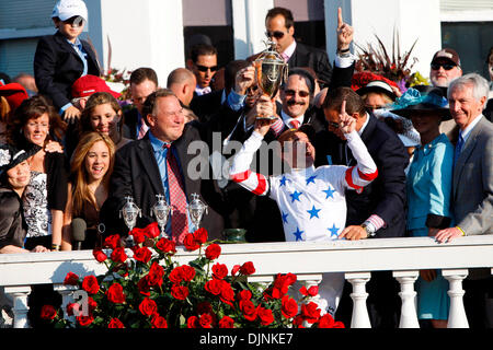 Kent Desormeaux a célébré avec un instructeur Richard Dutrow fils (à gauche), co-PDG de IEAH Stables Richard Shiavo (centre) et Mike Iavarone et Kentucky first lady Jane Beshear et Gov. Steve Beshear (à droite) après le Big Brown # 20 a remporté la 134e exécution du Kentucky Derby Samedi 3 mai 2008, à Churchill Downs, à Louisville, KY. Photo par Charles Bertram | Personnel (crédit Image : © Lexin Banque D'Images