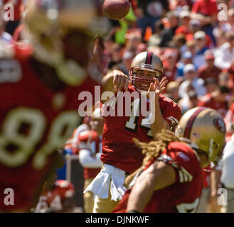 Sep 21, 2008 - San Francisco, Californie, États-Unis - San Francisco 49ers vs Detroit Lions à Monster Park Dimanche, 21 septembre 2008. San Francisco 49ers quarterback J.T. O'Sullivan fait passer pour le receveur Isaac Bruce. (Crédit Image : © Al/ZUMApress.com) Golub Banque D'Images