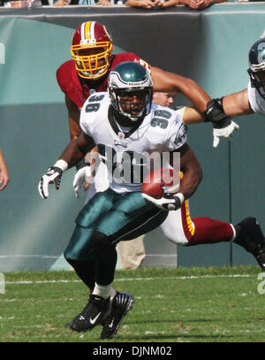 Oct 05, 2008 - Philadelphie, Pennsylvanie, USA - Philadelphia Eagles Runningback # 36 BRIAN WESTBROOK se déplace vers l'extérieur et ramasse une première vers le bas. Les Philadelphia Eagles perdu pour les Redskins de Washington 23-17 au Lincoln Financial Field à Philadelphie, PA. (Crédit Image : © Tom Briglia/ZUMA Press) Banque D'Images