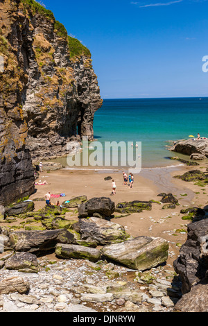 Vue sur Bossiney Haven sur la côte nord des Cornouailles, Angleterre, Royaume-Uni, Europe. Banque D'Images