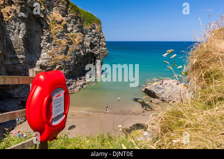 Vue sur Bossiney Haven sur la côte nord des Cornouailles, Angleterre, Royaume-Uni, Europe. Banque D'Images