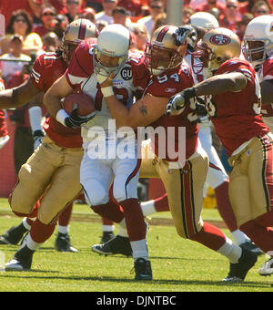 07 sept., 2008 - San Francisco, Californie, États-Unis - San Francisco 49ers vs Arizona Cardinals à Monster Park Dimanche, Septembre 07, 2008--San Francisco 49ers wide receiver Cameron Colvin et défensive fin Justin Smith sac Arizona Cardinals quarterback Kurt Warner. (Crédit Image : © Al/ZUMApress.com) Golub Banque D'Images