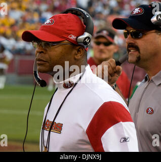 Oct 26, 2008 - San Francisco, Californie, États-Unis - San Francisco 49ers vs St Louis Rams à Candlestick Park Dimanche, 16 novembre 2008. 49ers nouvel entraîneur-chef Mike Singletary. (Crédit Image : © Al/ZUMApress.com) Golub Banque D'Images