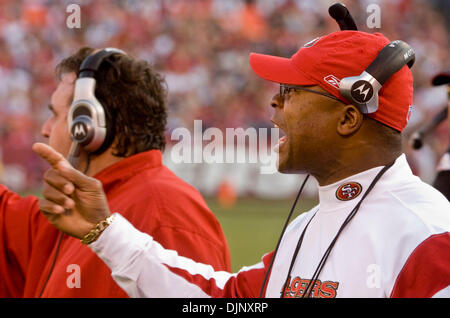 Nov 17, 2008 - San Francisco, Californie, États-Unis - San Francisco 49ers vs St Louis Rams à Candlestick Park Dimanche, 16 novembre 2008. 49ers nouvel entraîneur-chef Mike Singletary. (Crédit Image : © Al/ZUMApress.com) Golub Banque D'Images