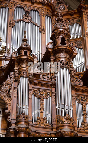 Orgue à tuyaux ornés, massive dans la Cathédrale de Berlin, ou Berliner Dom, construite en 1905 par le roi Frédéric-guillaume IV. Banque D'Images