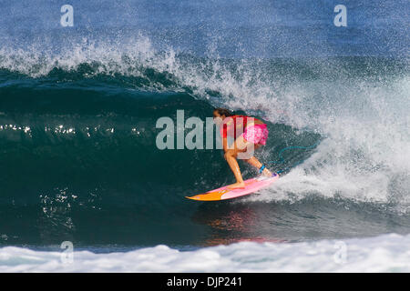 Nov 20, 2008 - Haleiwa, Hawaii, USA - Teenage sensation surf CARISSA MOORE (Haw), Oahu a gagné le Reef Hawaiian Proat Ali'i'Haleiwa Beach Park ce matin battu sept fois champion du monde ASP Layne Beachley (Aus), Laura Enever (Aus) et Coco Ho (Haw) en finale. Un hors concours du début à la fin, Moore snatch les commencer sa première vague de chaleur l'affichage d'un 6,33 (sur un Banque D'Images