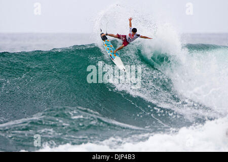 Nov 14, 2008 - Haliewa, California, USA - HANK GASKELL (North Shore, Oahu, HI) (photo) a remporté sa chaleur dans la série de 160 au récif à Haleiwa Beach Park à Haleiwa, Hawaii aujourd'hui. Gaskell's top deux scores dans étaient un 8,17 et un 9,00 (sur un total possible de 10) totalisant un score de 17,17 de la chaleur, le deuxième plus haut total de la chaleur de la journée. Gaskell Myles Padaca défait (HAW), Ola Eleogram Banque D'Images