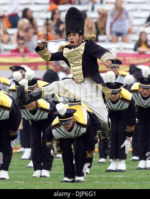 Avril 10, 2008 - Los Angeles, Californie, États-Unis - La Fanfare de la Californie au cours d'un CCP, NCAA football 10 jeu au Los Angeles Memorial Coliseum, le samedi 16 octobre 2010, à Los Angeles. (SGVN/Staff Photo par Keith Birmingham/sport) (Crédit Image : © San Gabriel Valley Tribune/ZUMApress.com) Banque D'Images