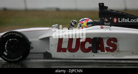 Mar. 28, 2010 - Saint-Pétersbourg, Floride, USA - CHRIS ZUPPA | fois.SP   ZUPP 320682 GrandPrix 6.(03/28/2010 Saint-pétersbourg) J.K. Vernay de Sam Schmidt Motorsports pompes son poing après avoir remporté l'Indy Lights. Couverture du Grand Prix Honda de Saint-Pétersbourg. [CHRIS ZUPPA, fois] (crédit Image : © St. Petersburg Times/ZUMApress.com) Banque D'Images