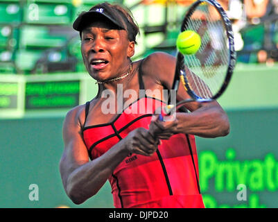 Mar 29, 2010 - Key Biscayne, Floride, USA - VENUS WILLIAMS renvoie un shot à Daniela Hantuchova pendant sept jours de l'action Sony Ericsson Open 2010 à Crandon Park Tennis Center le 29 mars 2010 à Key Biscayne, en Floride. (Crédit Image : © Gaston De Cardenas/ZUMA Press) Banque D'Images