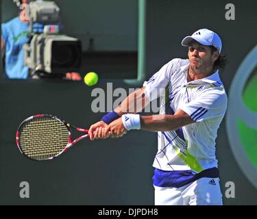 Le 01 avril 2010 - Key Biscayne, Floride, USA - Fernando Verdasco en action contre Thomas Berdych pendant dix jours de l'action Sony Ericsson Open 2010 à Crandon Park Tennis Center. Berdych a gagné 4-6, 7-6 (5), 6-4 (crédit Image : Â© Gaston De Cardenas/ZUMA Press) Banque D'Images