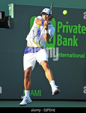 Le 01 avril 2010 - Key Biscayne, Floride, USA - Fernando Verdasco en action contre Thomas Berdych pendant dix jours de l'action Sony Ericsson Open 2010 à Crandon Park Tennis Center. Berdych a gagné 4-6, 7-6 (5), 6-4 (crédit Image : Â© Gaston De Cardenas/ZUMA Press) Banque D'Images