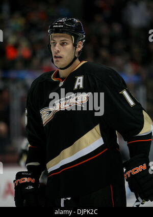 Mar 03, 2010 - Anaheim, Californie, USA - Anaheim Ducks' Centre Ryan Getzlaf est photographié au cours d'un match de hockey contre l'Avalanche du Colorado au Honda Center. (Crédit Image : © Mark Samala/ZUMA Press) Banque D'Images