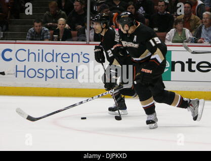 Mar 03, 2010 - Anaheim, Californie, USA - Colorado Avalanche Centre Peter Mueller est photographié au cours d'un match de hockey contre les Ducks d'Anaheim au Honda Center. (Crédit Image : © Mark Samala/ZUMA Press) Banque D'Images