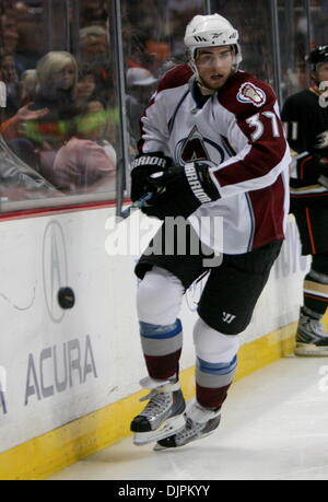 Mar 03, 2010 - Anaheim, Californie, USA - Colorado Avalanche Centre Ryan O'Reilly est photographié au cours d'un match de hockey contre les Ducks d'Anaheim au Honda Center. (Crédit Image : © Mark Samala/ZUMA Press) Banque D'Images